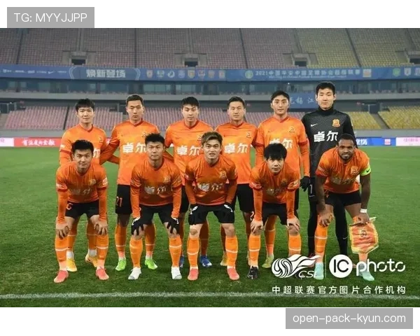 广州足球俱乐部近期防守端表现稳健,中后场协作成为比赛稳定因素 广州足球俱乐部近期防守端表现稳健,中后场协作成为比赛稳定因素
