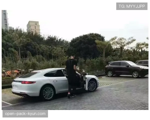 易建联又换豪车了?这生活真不是一般人过得起! 易建联又换豪车了?这生活真不是一般人过得起!